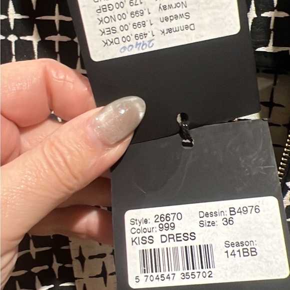 Chic Black and White Tweed Midi Dress - Picture 7 of 8